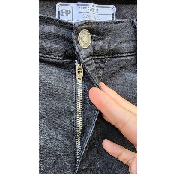 Free People Shark Bite Raw Hem Washed Black Skinny Jeans 27 - Picture 5 of 10